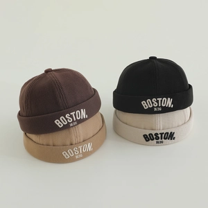Berretti Miki per bambini in velluto a coste ricamati Boston in caffè, kaki e nero