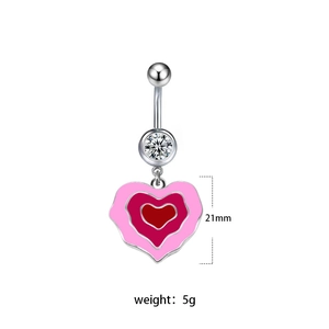 Détail du piercing de nombril avec pendentif cœur de 21mm et spécification de 5g
