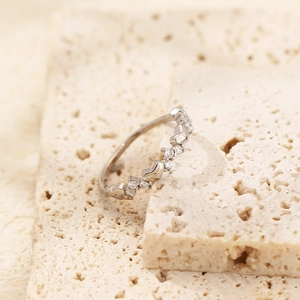 Elegant s925 silver heart ring with sparkling stones displayed on a natural stone base