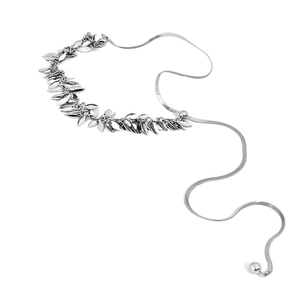 Silberne Ähren-Pailletten-Quastenkette mit Schlangenkette und metallischen Blattanhängern