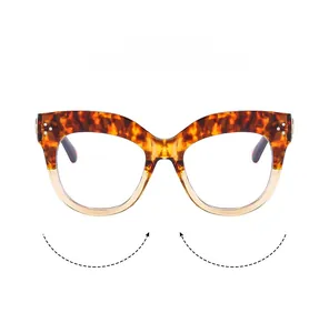 Dettaglio montatura cat-eye tartarugata con sfumature bicolore e rivetti decorativi