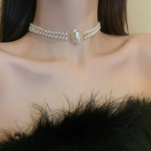 Collier double rang de perles baroques ovales avec strass et style choker vintage