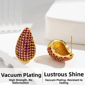 Détails de boucles d'oreilles goutte dorées plaquées sous vide serties de zircones rouges