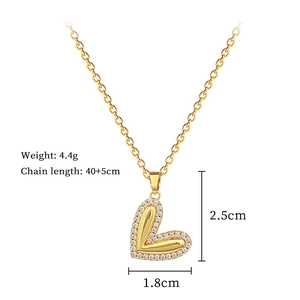 Detailed size chart of gold heart pendant necklace with dimensions and 4.4g weight specs