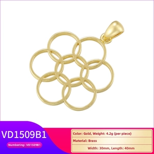 Detailed view of a gold brass interlocking ring flower pendant with size 30x40mm dimensions