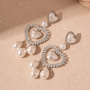 Elegant vintage heart pearl earrings with sparkling rhinestones and drop tassels