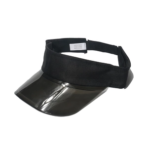 Detail of the 100% polyester fabric strap and smoke gray transparent TPU sun visor brim