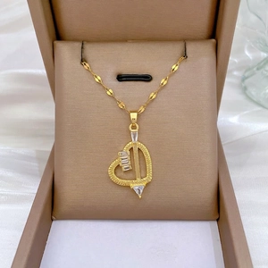 Elegante Collana Con Ciondolo a Cuore in Acciaio Inossidabile per Donna Catena a Clavicola Intarsiata di Strass Dorati