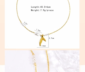 Detail of gold mermaid tail pendant and pearl necklace with dimensions and weight