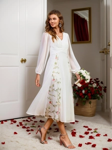Eleganter weißer V-Ausschnitt Kleid mit langen Ärmeln und rosa Blumenstickerei für Events