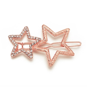 Eleganter roségoldener Haarclip in Sternform mit funkelnden Strasssteinen auf Weiß