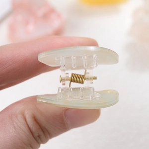 Mini heart-shaped acetate hair claw clip in jelly yellow for thin hair styling