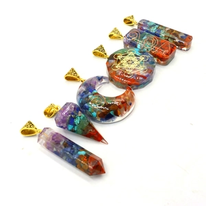 Pendentifs en résine et cristaux naturels en forme de lune et hexagone pour colliers