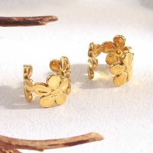 Boucles d'oreilles fleurs en acier inoxydable plaqué or 18 carats au design créatif
