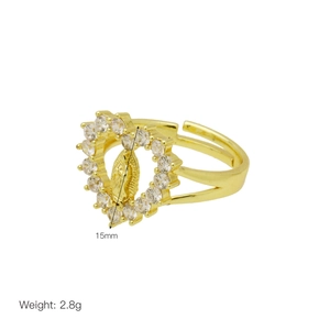 Detail view of heart-shaped ring with 15mm height and 2.8g weight specifications
