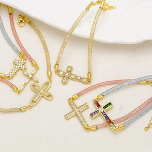 Pulseras con colgantes de cruz y piedras de circonita en chapado de oro y plata