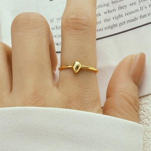 Detailed close-up of a slim 925 silver gold-plated ring featuring a tiny teardrop pendant