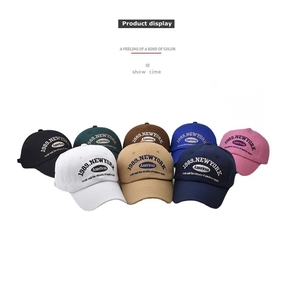 Détail de casquettes en coton en huit couleurs vintage avec broderie 1989 New York