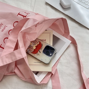 Sac fourre-tout en toile rose avec imprimé lettres rouges et coque de téléphone assortie