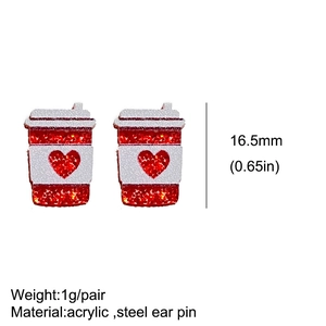 Boucles d'oreilles tasse à café rose pailleté en acrylique avec motifs de cœur