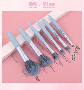 Detailed size specifications for the 6-piece makeup brush set with precise dimensions