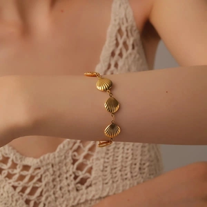 Elegant gold shell link bracelet for women crafted in durable titanium steel jewelry