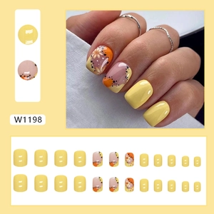 Short yellow fake nails with daisy flower and polka dot patterns, 24 pieces set