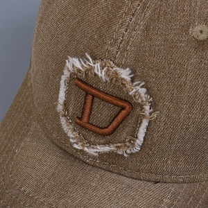 Berretto da baseball in denim marrone slavato con logo patch D ricamato vintage