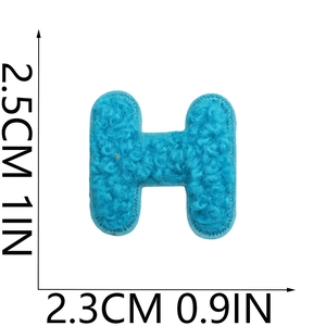 Detailed size chart of blue chenille letter H embroidery patch with 2.5cm height dimension