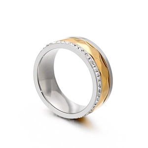 Three-layer wide mixed metal ring with hammered gold and pavé diamonds for men and women