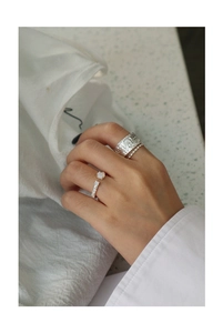Detailed close-up of S925 sterling silver ring set featuring textured band and opal stone