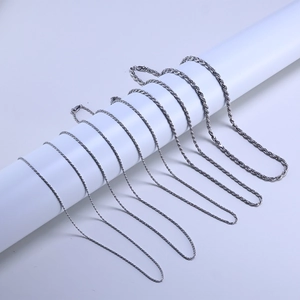 Detailed comparison of seven different thicknesses for silver chain necklaces