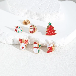 Lot détaillé de 6 broches de Noël en émail avec motifs de Père Noël, élan et bonhomme