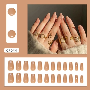 24 stuks nude melkthee vierkante kunstnagels om op te plakken voor elegante dames