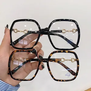 Occhiali oversize anti-luce blu neri e tartarugati con dettaglio morsetto in metallo oro