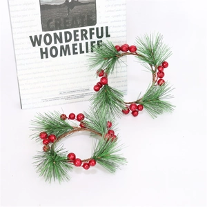 Weihnachtskranz Kerzenring mit grünen Kiefernnadeln und roten Beeren im 2er-Set Dekor