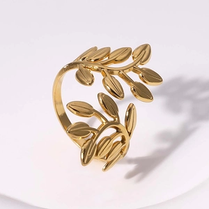 Übertriebener goldener Olivenblatt-Edelstahlring im Vintage-Waldstil offen
