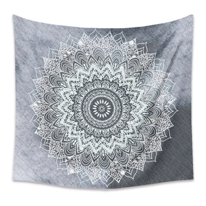 Gros plan du motif mandala blanc sur tapisserie grise avec texture gaufrée en losange