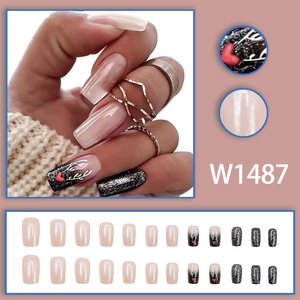 Faux ongles Noël renne avec paillettes noires et motifs cœurs roses, ensemble de 24 pièces