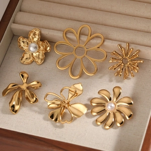 Set of six gold stainless steel floral brooches with pearls in a beige jewelry box