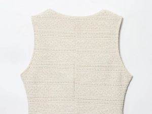 Vue macro détaillée de la texture du tissu en tweed crème et du tissage horizontal