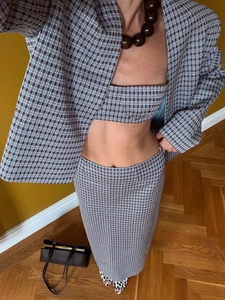 Ensemble chic 3 pièces pour femme avec veste pied-de-poule et jupe midi élégante