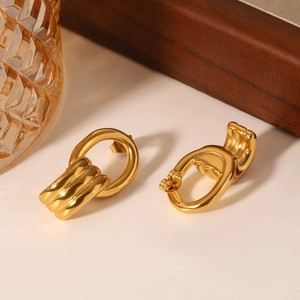 Minimalistische geometrische 18k vergoldete Edelstahl-Ohrringe mit strukturierter Stabform
