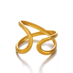 Anello aperto dorato minimalista con linee metalliche fluide e irregolari