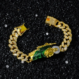 Bracciale cubano hip-hop dorato con strass incastonati e ciondolo di San Giuda Taddeo