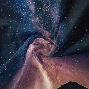Gros plan détaillé de la tapisserie galaxie bohème avec texture soyeuse et imprimé cosmique