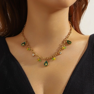 Collier avocat doré avec pendentif en émail vert et zircone pour les femmes