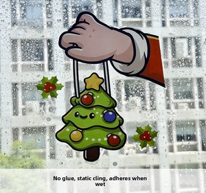 Détail de stickers de Noël statiques sur verre mouillé montrant l'adhérence sans colle à l'eau