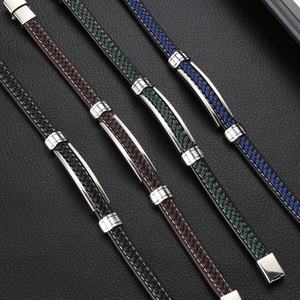 Bracelets tendance pour hommes en cuir tressé avec plaques en acier inoxydable
