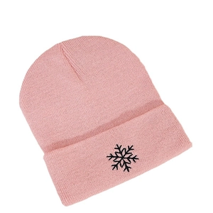 Bonnet en tricot rose avec broderie flocon de neige pour chaleur hivernale